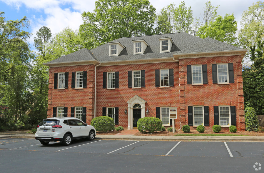 425 S Sharon Amity Rd, Charlotte, NC à vendre - Photo principale - Image 1 de 1