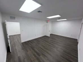 350-382 NE 191st St, Miami, FL for lease Interior Photo- Image 2 of 7