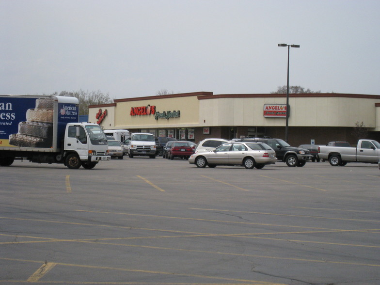 4310-4414 W Elm St, Mchenry, IL for lease - Building Photo - Image 3 of 5