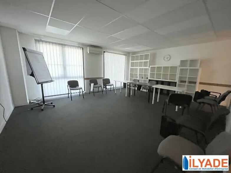 Bureau dans Aubagne à vendre - Photo intérieure - Image 2 de 11