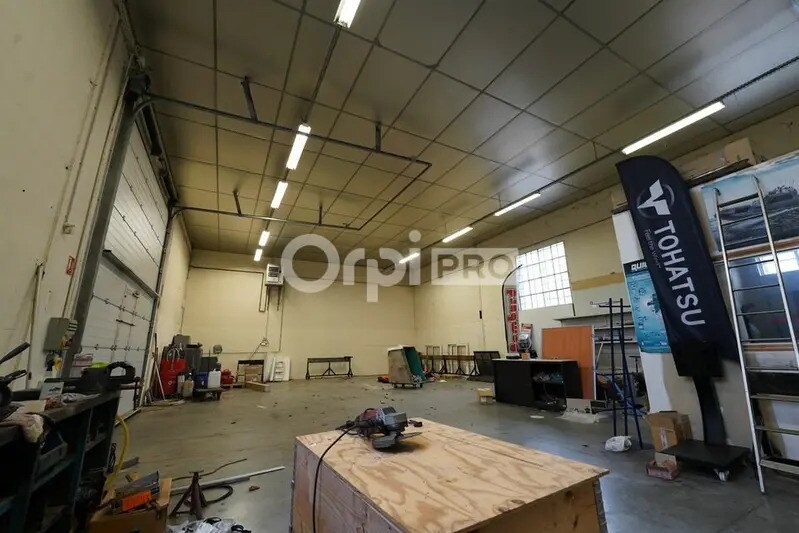 Flex dans Meyzieu à louer - Photo du bâtiment - Image 2 de 10