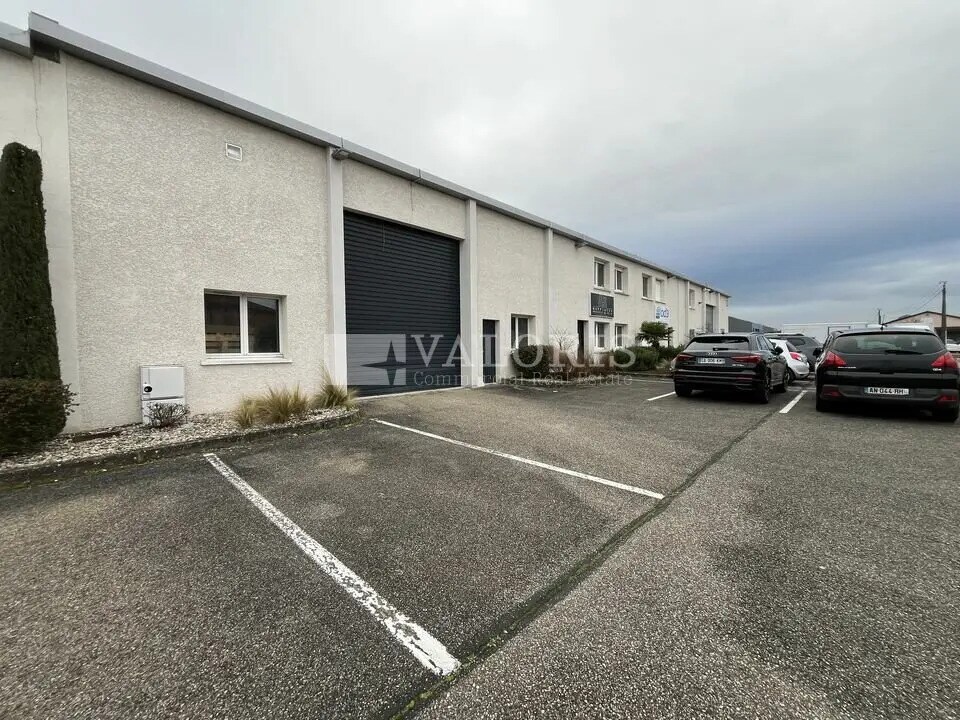 Flex in Décines-Charpieu for lease Building Photo- Image 1 of 8