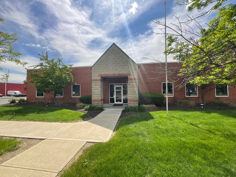 9155 Harrison Park Ct, Indianapolis, IN for sale - Building Photo - Image 3 of 9