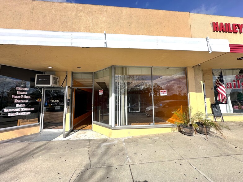 317-321 W Huntington Dr, Monrovia, CA for lease - Building Photo - Image 1 of 2