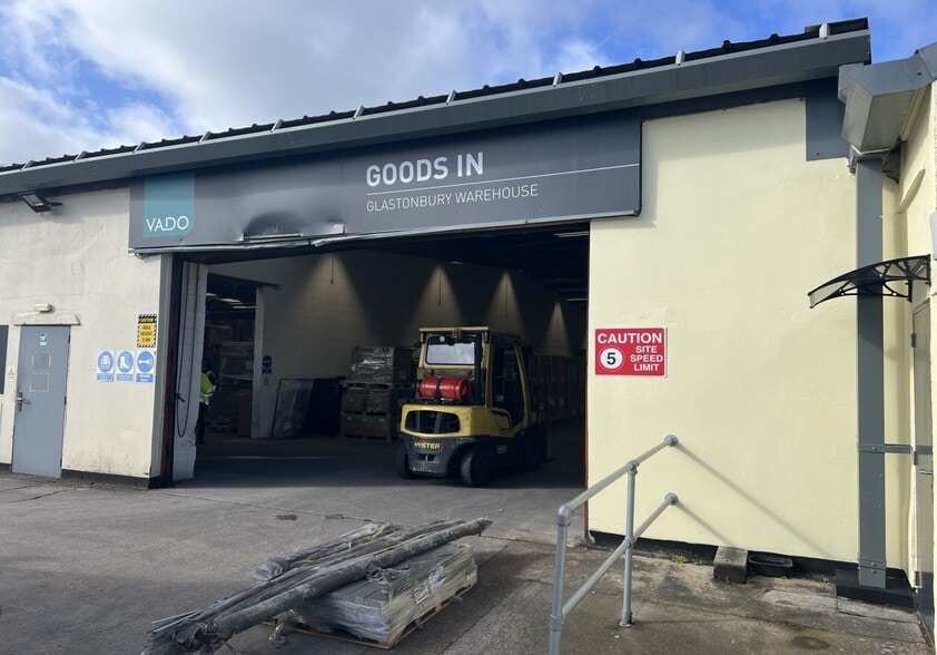 3 Wells Rd, Glastonbury à louer - Photo du bâtiment - Image 3 de 18