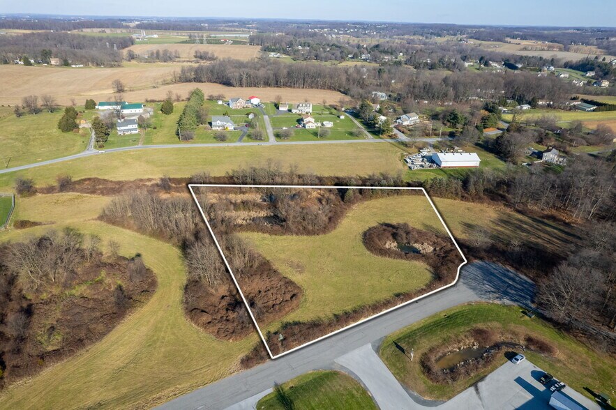 Dalin Dr, Lincoln Borough, PA à vendre - Photo du bâtiment - Image 1 de 8