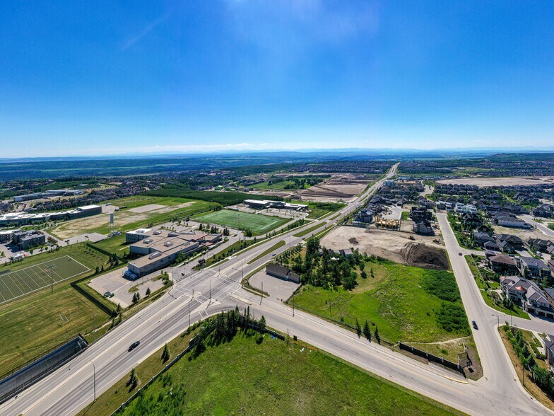 7480 17 Ave, Calgary, AB à vendre - Aérien - Image 2 de 3