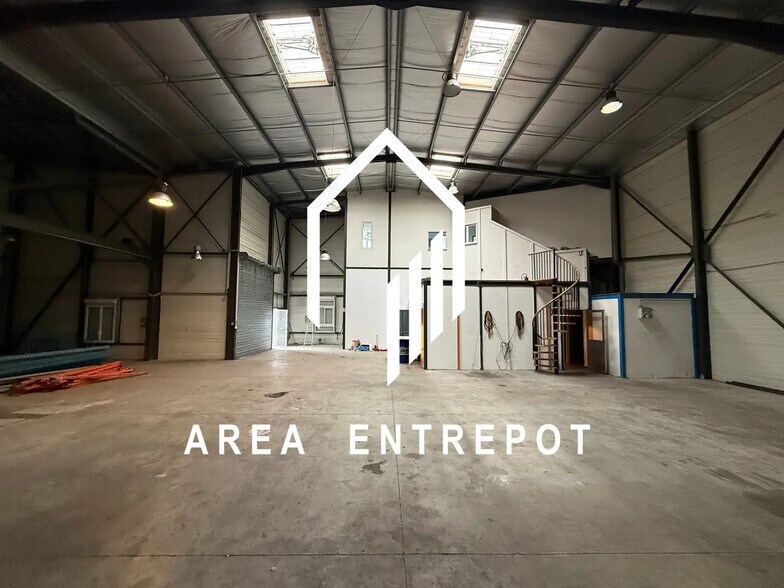 Industrial in Aubagne for lease - Building Photo - Image 2 of 8