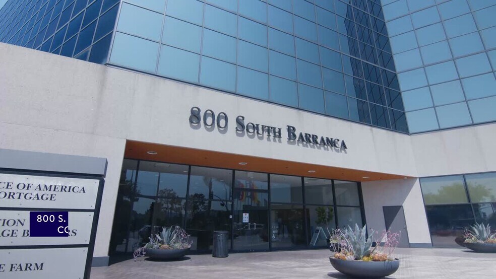 800 S Barranca Ave, Covina, CA à louer - Vidéo sur l’inscription commerciale - Image 2 de 17