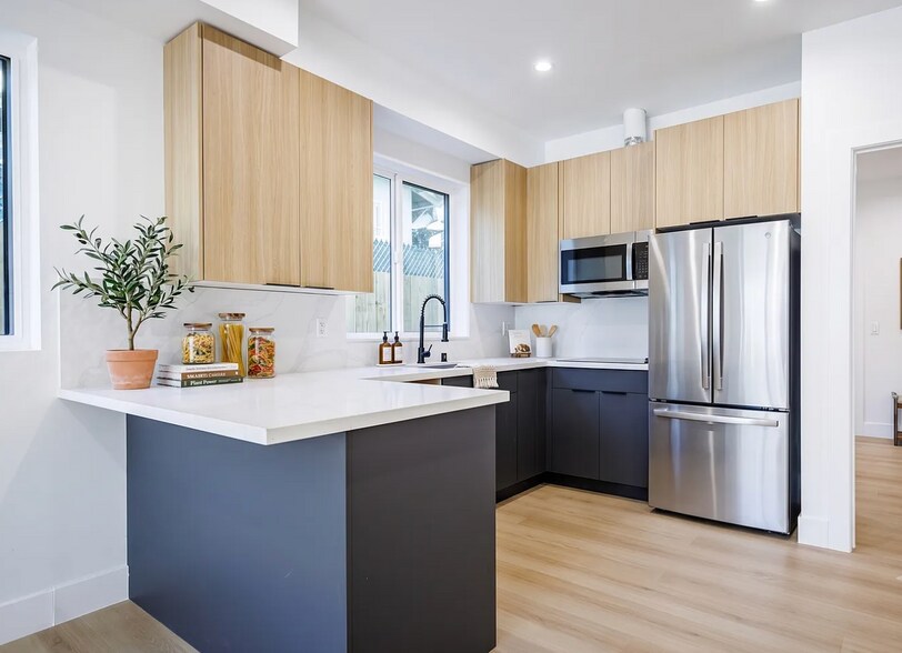 1330 S Longwood Ave, Los Angeles, CA à vendre - Photo du bâtiment - Image 2 de 28