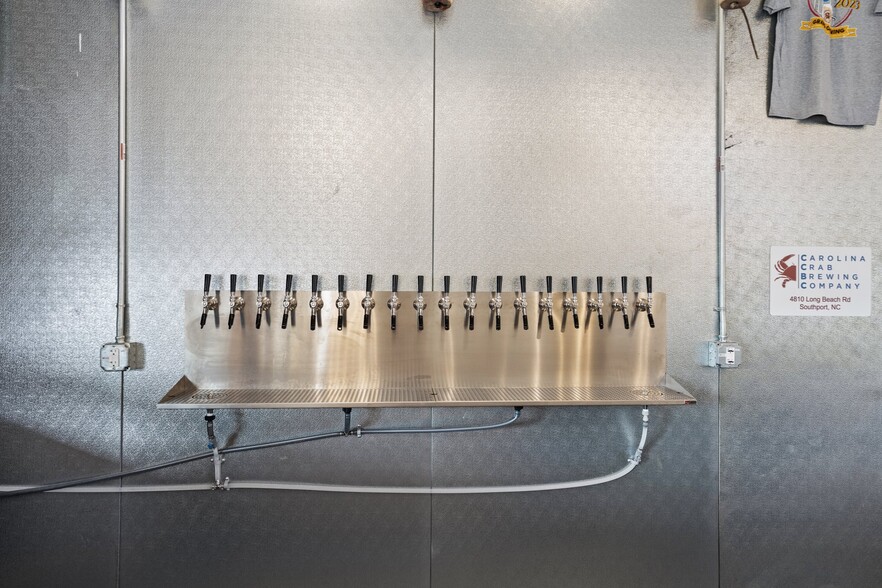 4810 Long Beach Rd SE, Southport, NC for sale - Interior Photo - Image 2 of 83