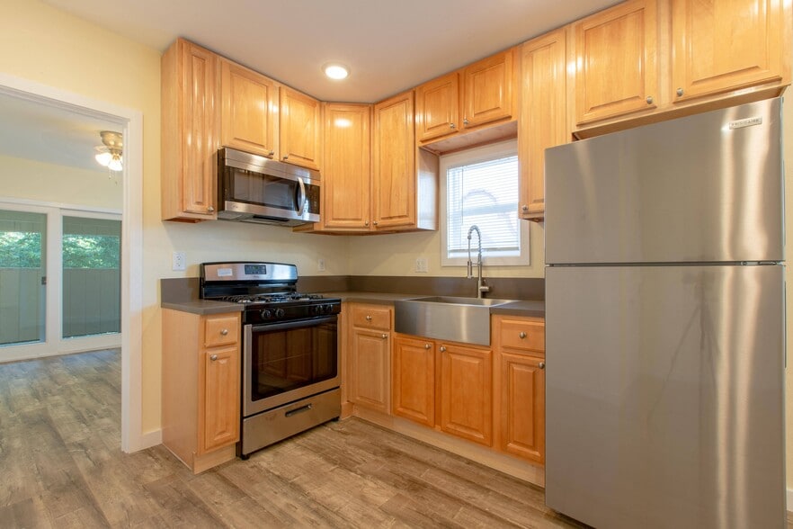 121 S Gless St, Los Angeles, CA for sale - Building Photo - Image 3 of 7