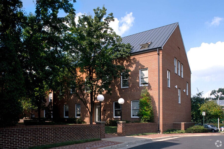 4232 King St, Alexandria, VA à vendre - Photo du bâtiment - Image 2 de 12