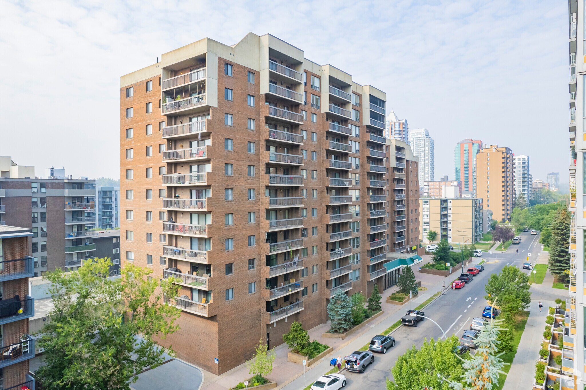 639 14th Ave SW, Calgary, AB for sale Primary Photo- Image 1 of 1