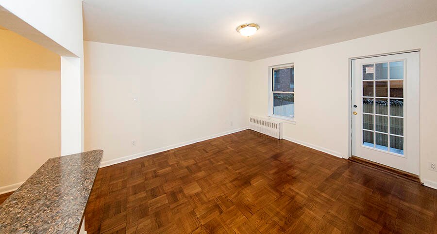 342 E 55th St, New York, NY for lease - Building Photo - Image 2 of 8