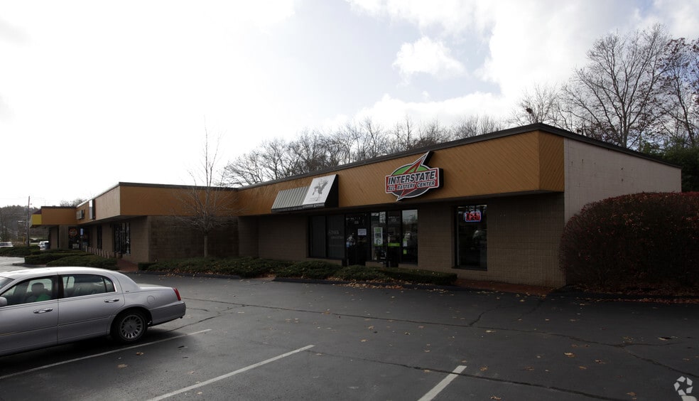 154 Faunce Corner Rd, North Dartmouth, MA for lease - Building Photo - Image 2 of 20