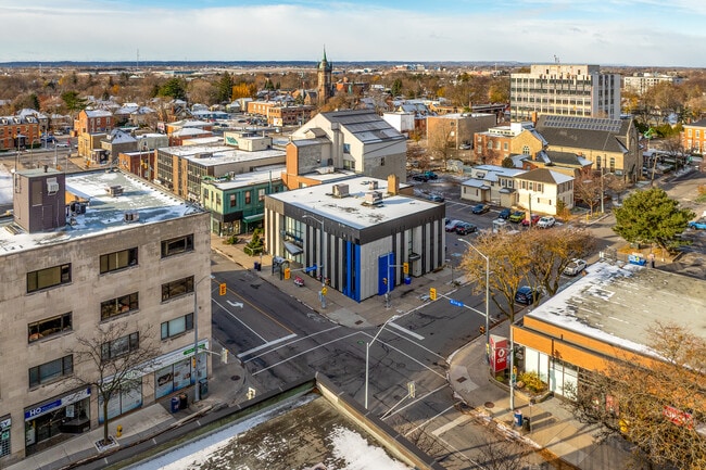 Plus de détails pour 31 King St, St Catharines, ON - Commerce de détail à vendre