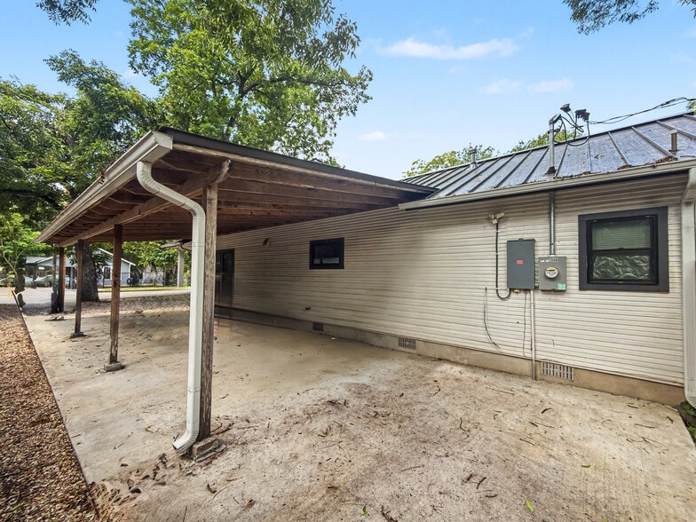 2506 E Cesar Chavez St, Austin, TX à louer - Photo du bâtiment - Image 3 de 28