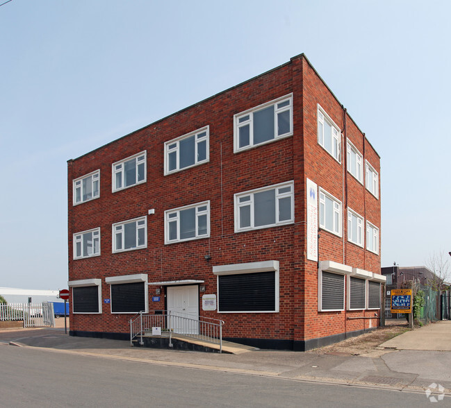 Denmark St, Maidenhead for lease - Primary Photo - Image 1 of 2