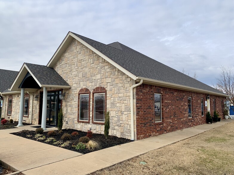 903 SE 22nd St, Bentonville, AR à louer - Photo du bâtiment - Image 2 de 11