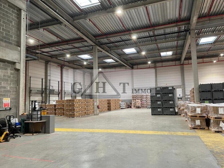 Office in Pierrelaye for lease - Interior Photo - Image 2 of 4