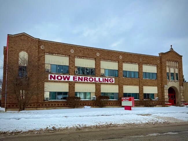 Plus de détails pour 609 N Verlinden Ave, Lansing, MI - Spécialité à vendre