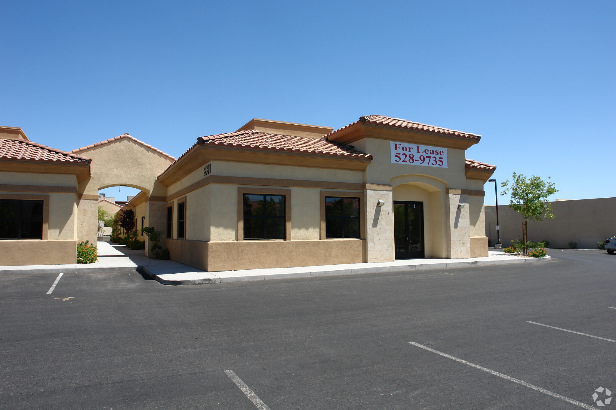 8991 W Flamingo Rd, Las Vegas, NV for lease Primary Photo- Image 1 of 42