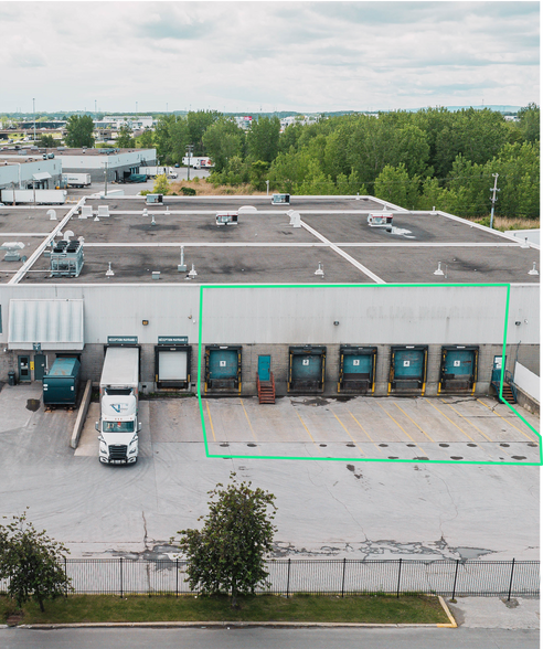 3607-3623 Aut 440, Laval, QC à louer - Photo du bâtiment - Image 2 de 5