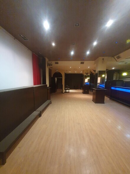 Retail in SEVILLA for lease - Interior Photo - Image 2 of 6