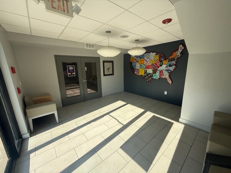 2215 Cheshire Bridge Rd NE, Atlanta, GA à vendre - Photo intérieure - Image 3 de 22