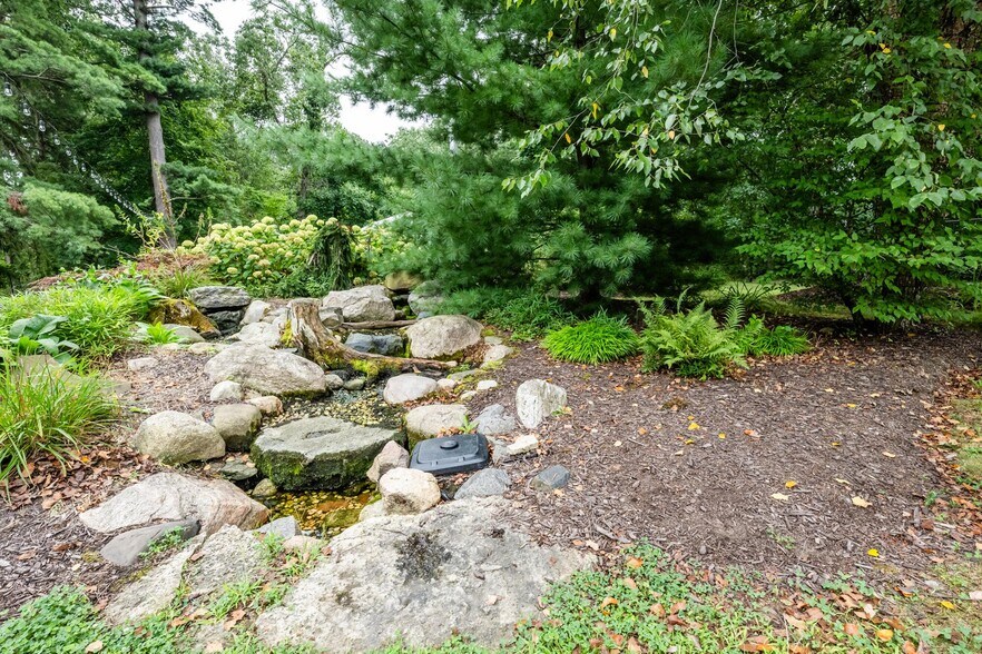 16409 Red Arrow Hwy, Union Pier, MI à vendre - Photo du bâtiment - Image 2 de 71