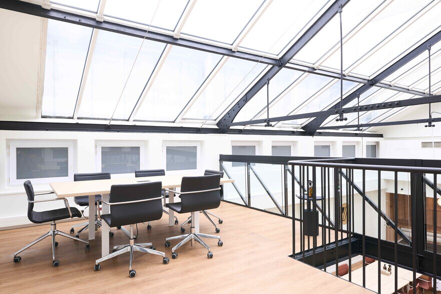 36 Rue De Saint-Pétersbourg, Paris for lease - Building Photo - Image 3 of 8