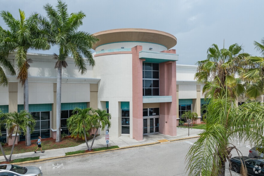 2290 N Congress Ave, Boynton Beach, FL à vendre - Photo du bâtiment - Image 2 de 9