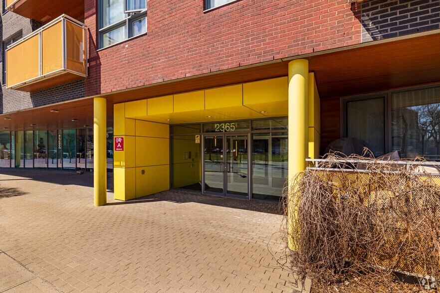 2355-2365 Des Carrieres Rue, Montréal, QC à vendre - Photo du bâtiment - Image 3 de 5
