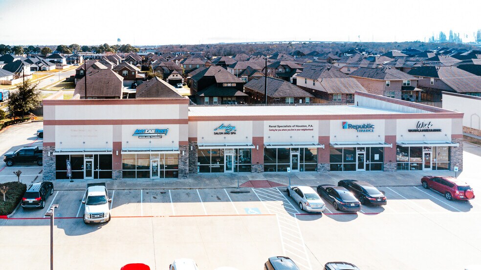2215 Rollingbrook Dr, Baytown, TX à vendre - Photo du bâtiment - Image 2 de 5