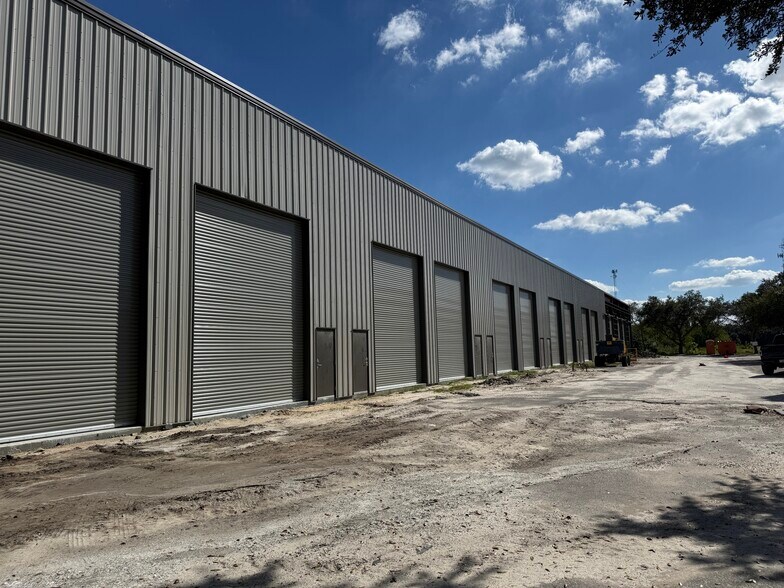 1402-1472 Old Dixie Hwy, Vero Beach, FL à louer - Photo du bâtiment - Image 3 de 16