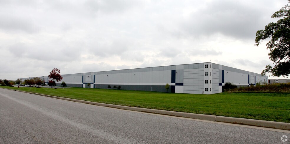 3003 Reeves Rd, Plainfield, IN à louer - Photo du bâtiment - Image 2 de 2