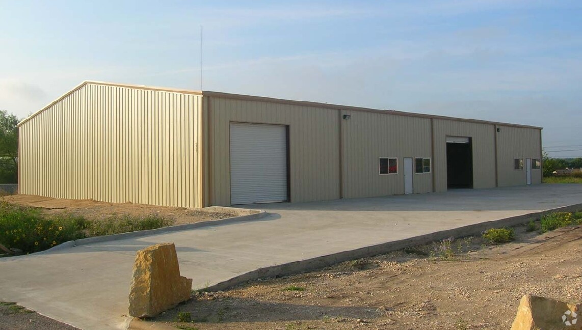 239 Investment Loop, Hutto, TX à vendre Photo principale- Image 1 de 17