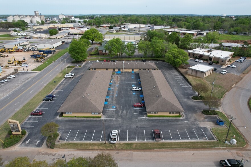 801 NE Church St, Decatur, AL for lease - Building Photo - Image 2 of 5