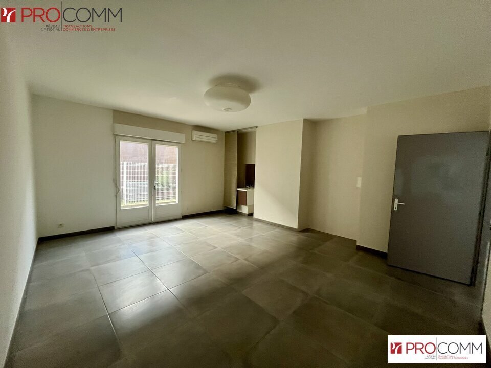 Office in Saint-Rémy-de-Provence for lease Interior Photo- Image 1 of 8