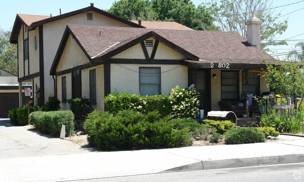 Santa Clarita Valley Portfolio portfolio of 3 properties for sale on LoopNet.ca - Building Photo - Image 3 of 24