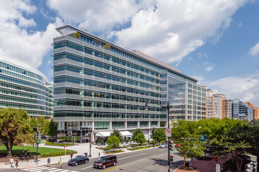601 Massachusetts Ave NW, Washington, DC à louer - Photo du bâtiment - Image 2 de 11