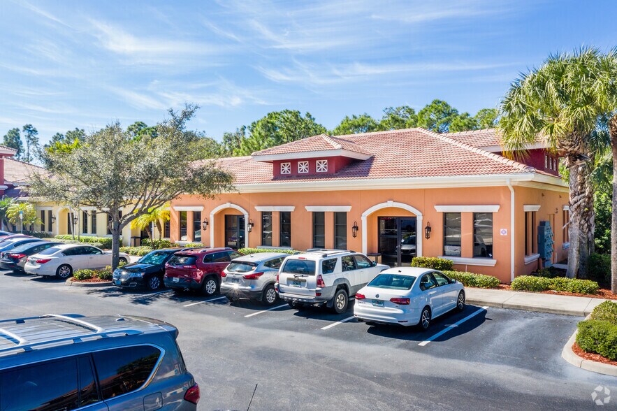 9210 Estero Park Commons Blvd, Estero, FL à louer - Photo du bâtiment - Image 3 de 18