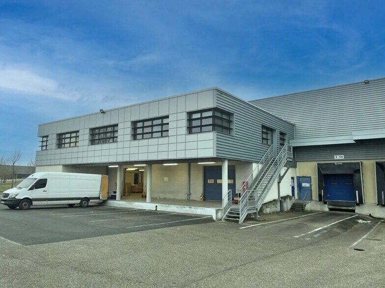 Bureau dans Miribel à louer - Photo du bâtiment - Image 3 de 10