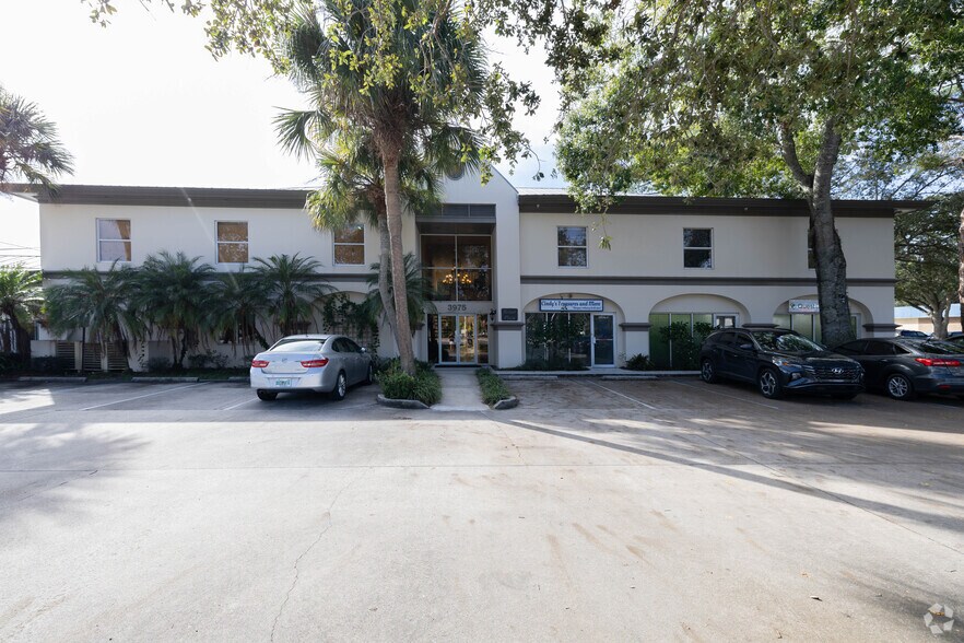 3975 20th St, Vero Beach, FL à louer - Photo du bâtiment - Image 2 de 23