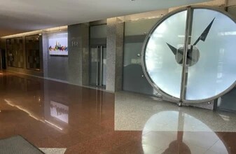 Flex in Lyon for lease Building Photo- Image 2 of 2