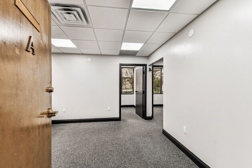 3804 Gunn Hwy, Tampa, FL à vendre - Photo du bâtiment - Image 3 de 27