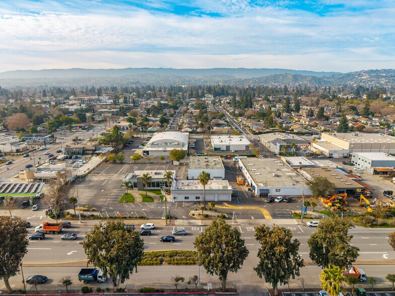 450 Veterans Blvd, Redwood City, CA à louer - Photo du bâtiment - Image 3 de 45