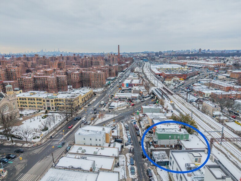 27,788 BSF R6-1 Zoned Development Site portefeuille de 3 propriétés à vendre sur LoopNet.ca - Photo du bâtiment - Image 3 de 15