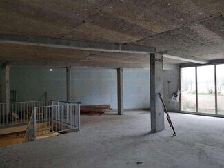 Plus de détails pour Route Du Pavé Des Gardes, Sèvres - Commerce de détail à louer